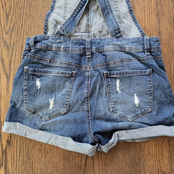 Dollhouse Distressed Cuffed Medium Wash Overalls Size Junior's 9 - Picture 6 of 11